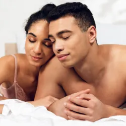 couple-in-bed